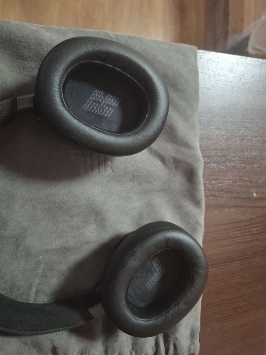 Слушалки JBL Live 770NC пълен комплект