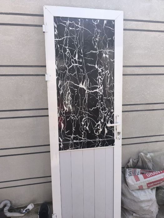 Алюминиевая дверь 60 см б/у