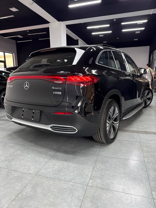 Мерседес Бенз EQE 500 SUV
