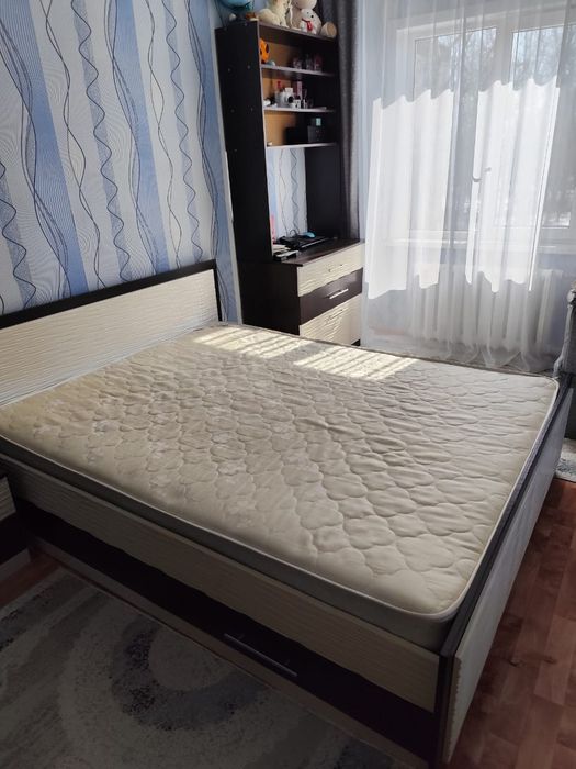 Продам спальный гарнитур