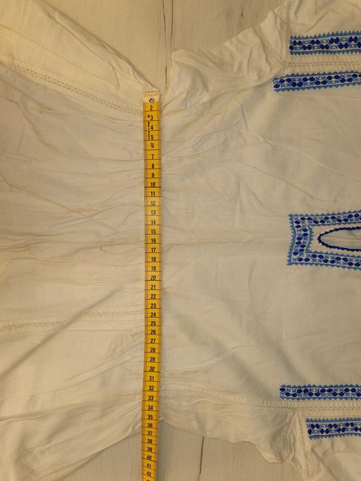 Costum popular vechi românesc, cămașă cu broderie albastră + pantaloni