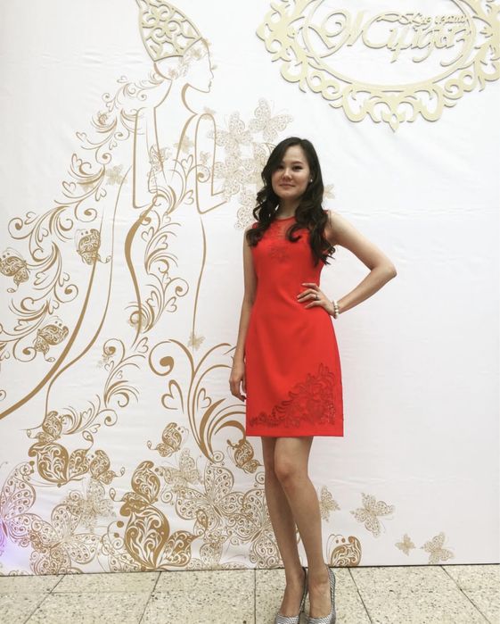 Платье красное