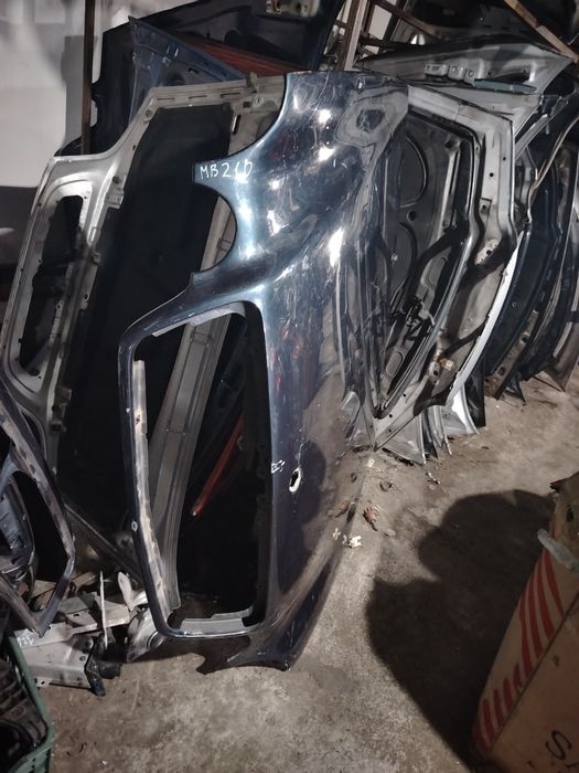 Капот на Мерседес W208 из Германии