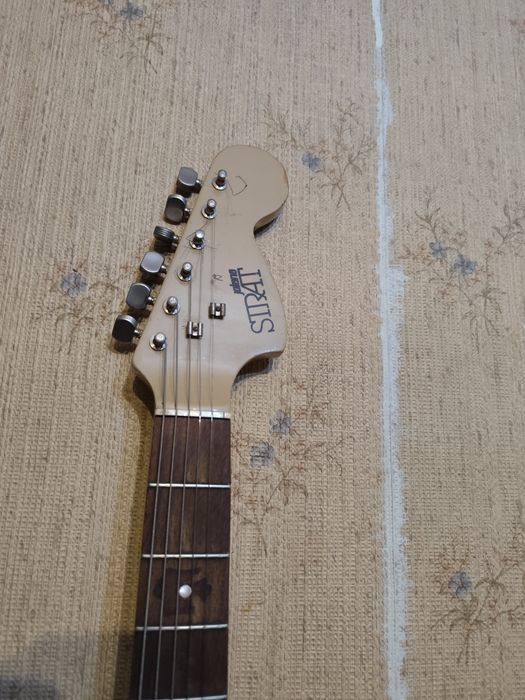 Продам гитару jolana strat(Чехословакия)