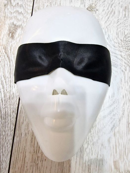 Маски для игры в мафию.