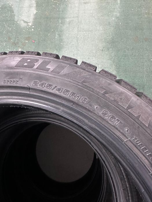 Bridgestone Blizzak Spike-02 245/45 R18