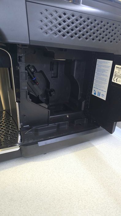 Philips LatteGo EP5447/90 – автоматична кафемашина, отлично състояние