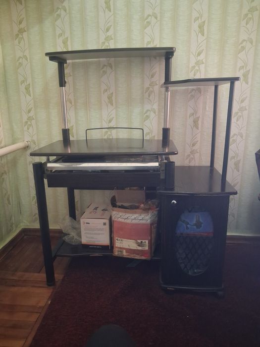 Кампьюторный стол продам