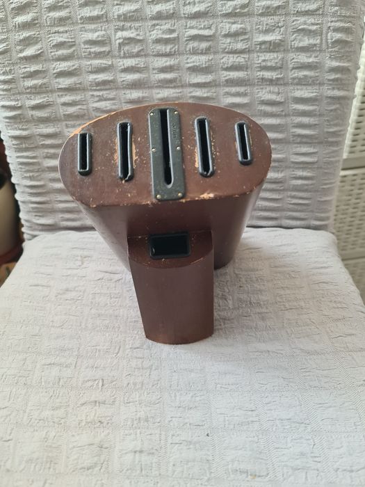 Дървен държач за ножове