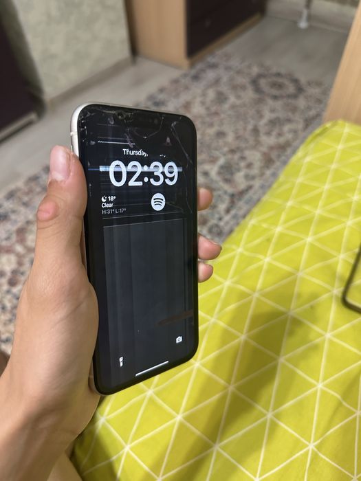 iphone 11 продаю или обменяю