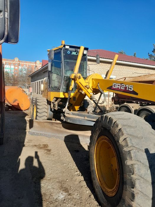 Продам грейдер XCMG 215