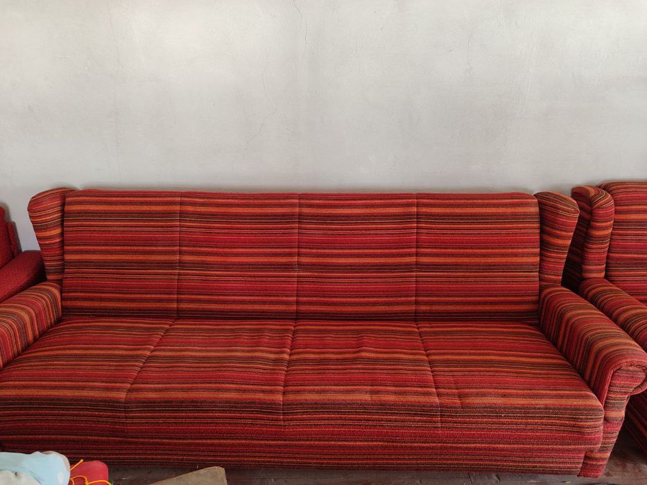 Кресло диван сотилади.