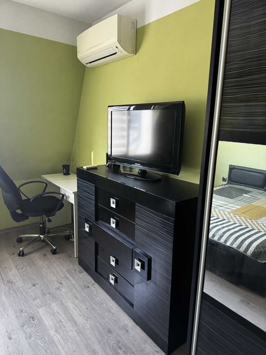 Дава се под наем Тристаен апартамент в Пловдив, Младежки Хълм - 110 кв.м за 668.1 € - Снимка #16