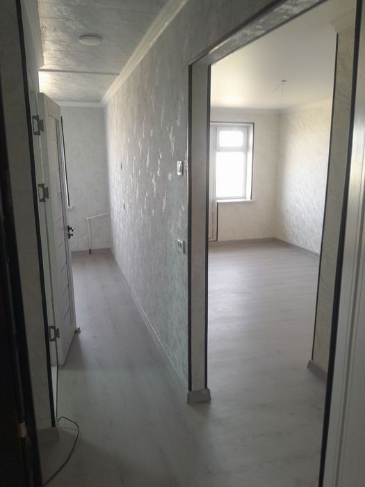 1 xonali kvartira sotiladi 4 qavatda kitve 7 dom