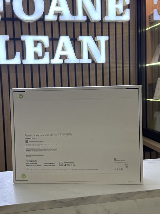 MacBook Air / 13inch / M4 / 256GB / 16GB RAM / Sigilat