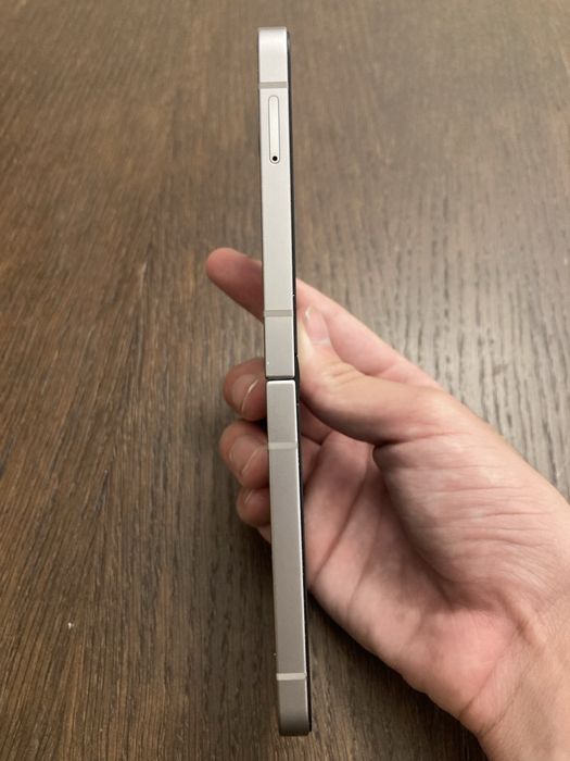 Samsung Galaxy Zflip 6 256GB/12GB