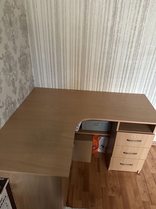 Письменный стол. Продается очень срочно