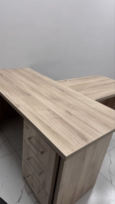 Стол и стул для руководителя