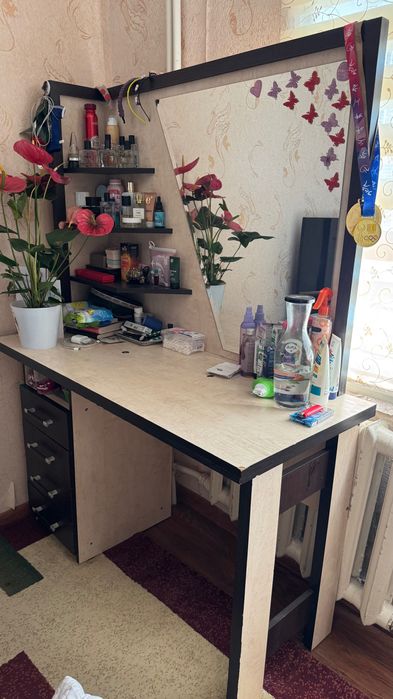 Продается кровать и трюмо