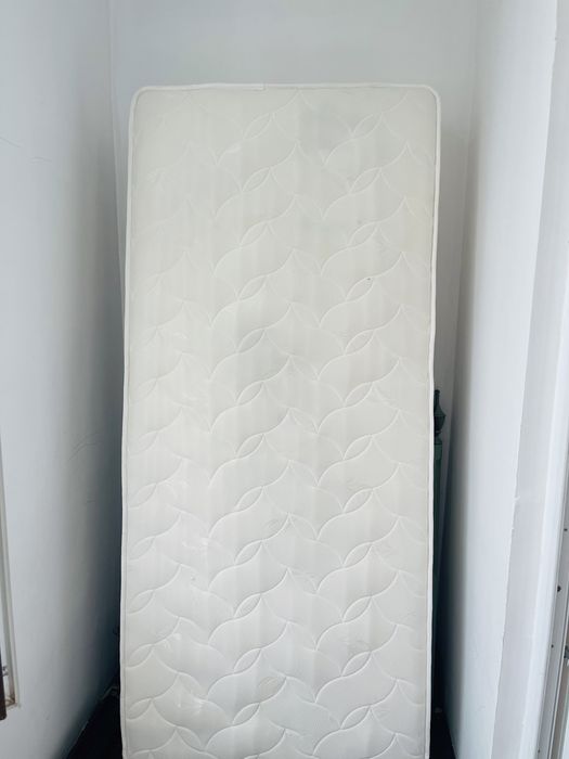 Продам матрас размер 2*0,9