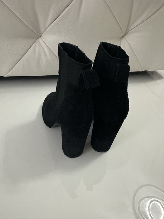 Botine din piele intoarsa marimea 38