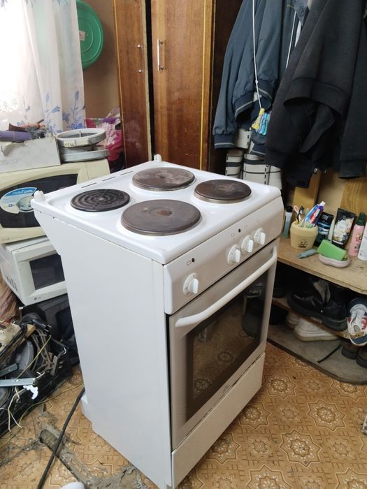 Продам электро плиту De luxe