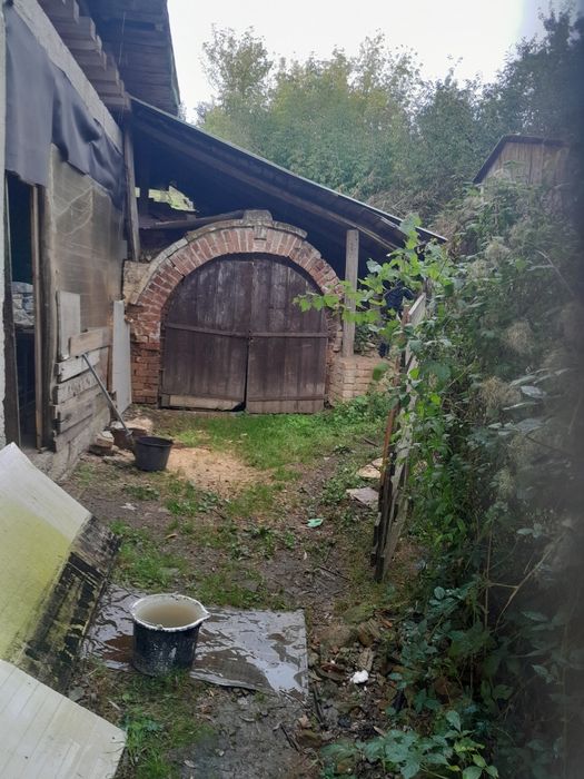 Vând teren + casa bonus