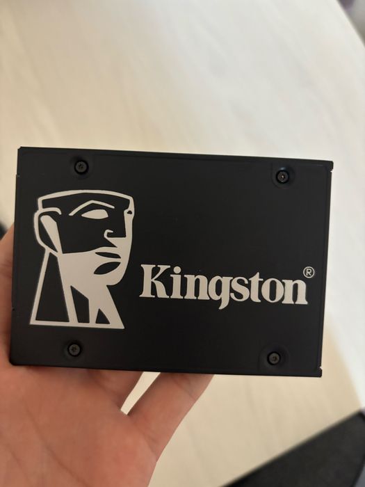 Продам SSD 512gb на ноутбук