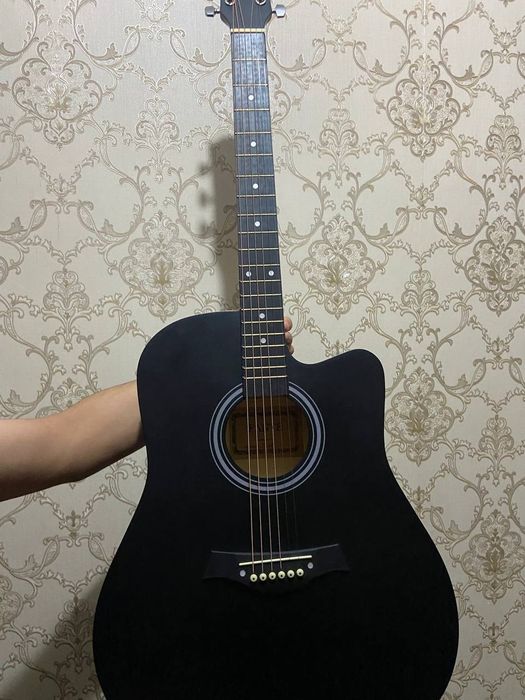 Gitara.          .