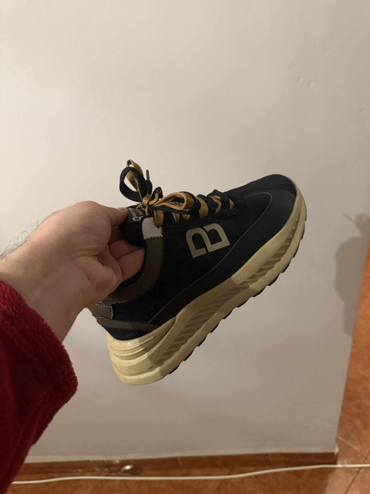 Vand adidasi-incaltaminte barbateasca