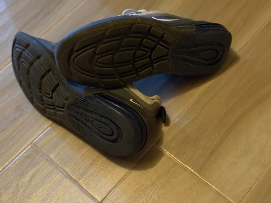 Adidași Nike Air Max Axis