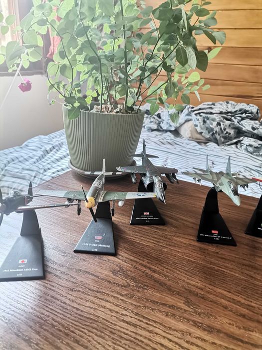 Колекция от стари бойни самолети