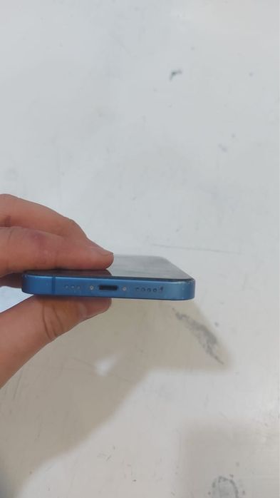 Продается iPhone 13 в отличном состоянии