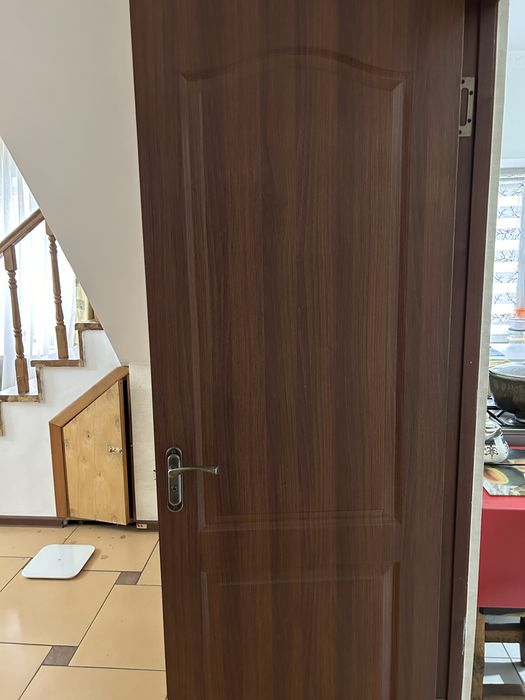 Чистые деревянные двери