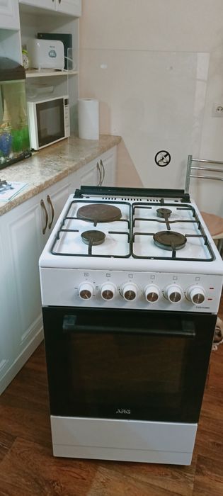 Продам Газ плиту все работает,