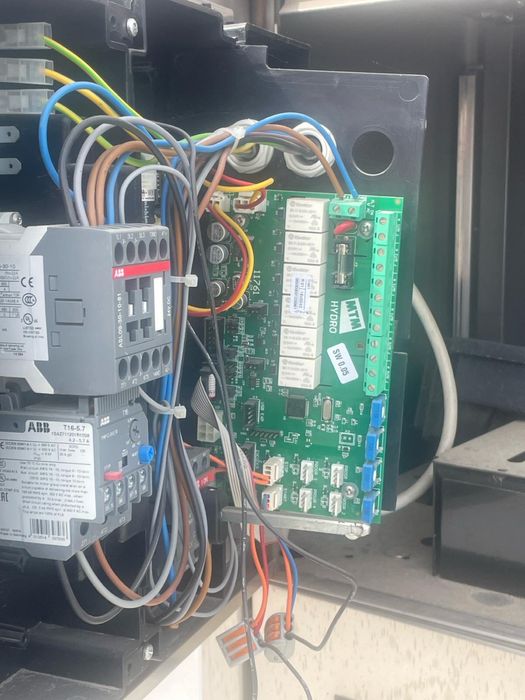 Vand aspiratoare profesionale self service