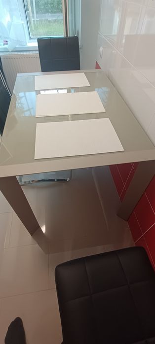 Masă de bucătărie extensibilă+scaune
