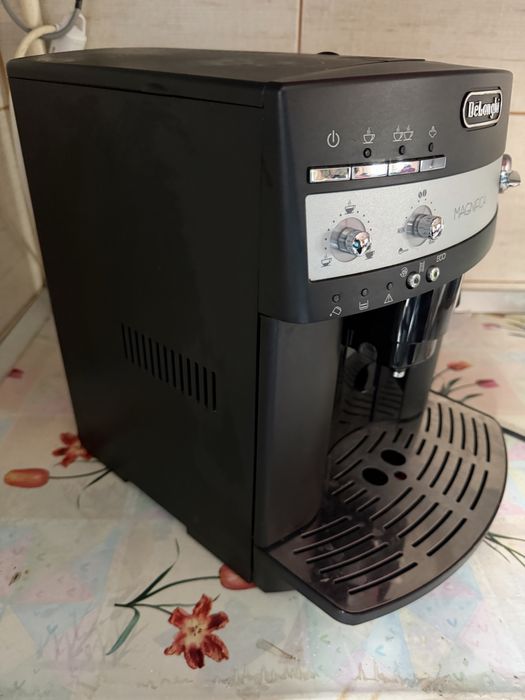 Espressor DeLonghi Magnifica