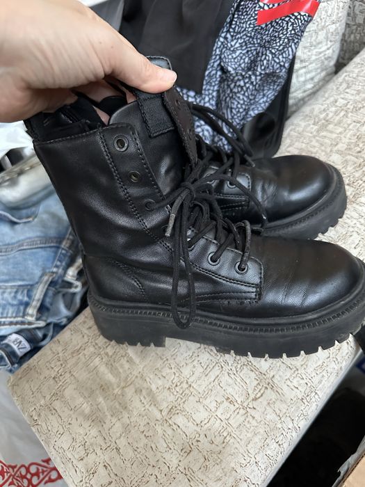 Продам детские кроссовки