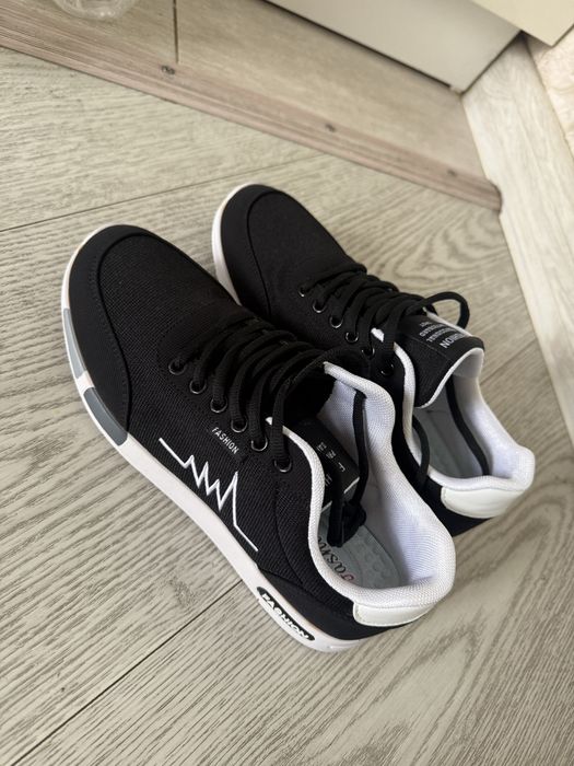 Кроссовки 40-41 размер