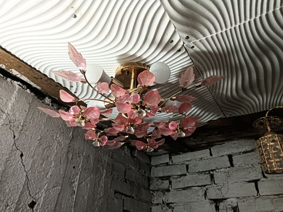 Продам люстру.,.