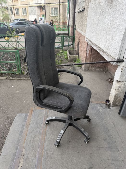 Продам кресло офисное