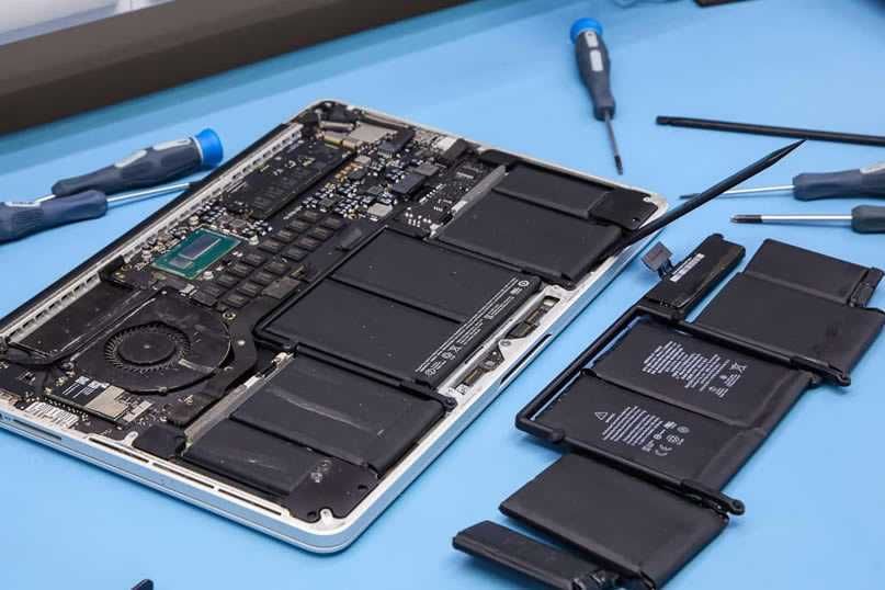 Reparatii service apple macbook