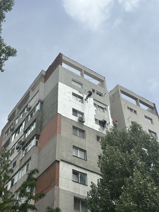 Izolatii Fatade ( alpinisti sau schela)