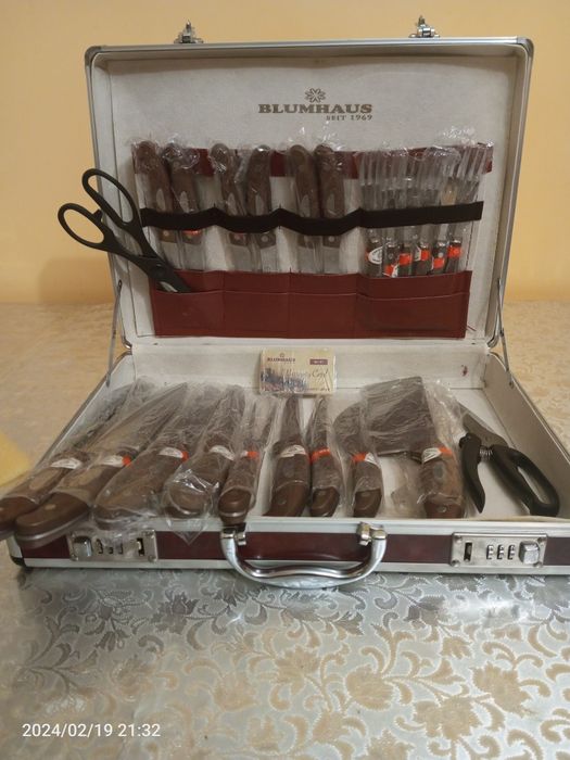 Профессиональный набор ножей и вилок