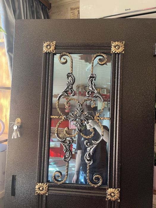 Продам Металическую дверь