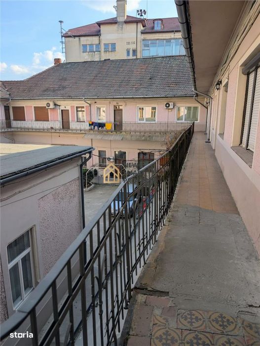 De vanzare apartament 3 camere Palatul Fuchsl