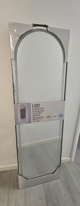 Oglinda cu lumina led (calda, rece, neutru)
