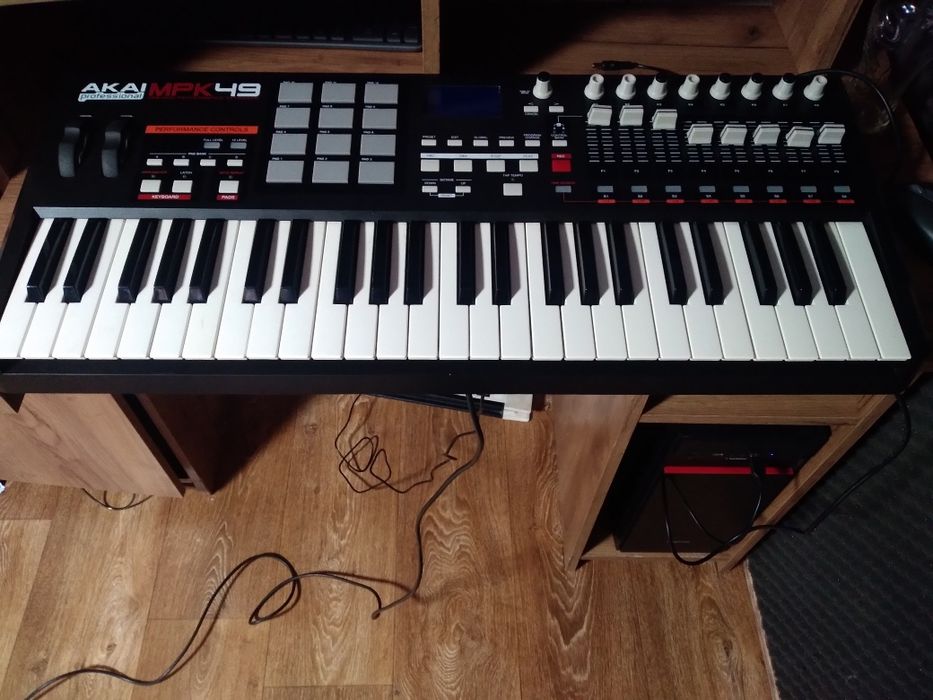 Orgă, controller midi Akai mpk 49