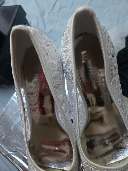Pantofi nunta albi